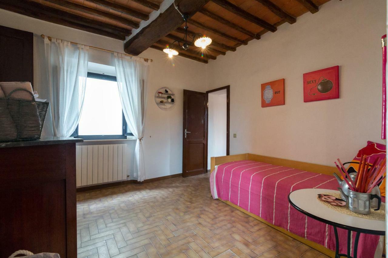 Art Rebus Tower In Tuscany Appartement Radda in Chianti Buitenkant foto